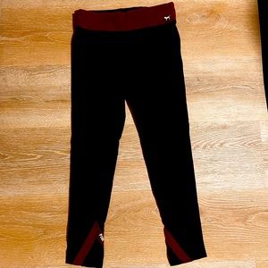 Victoria’s Secret PINK Cropped Maroon Logo Leggings in Size Medium M